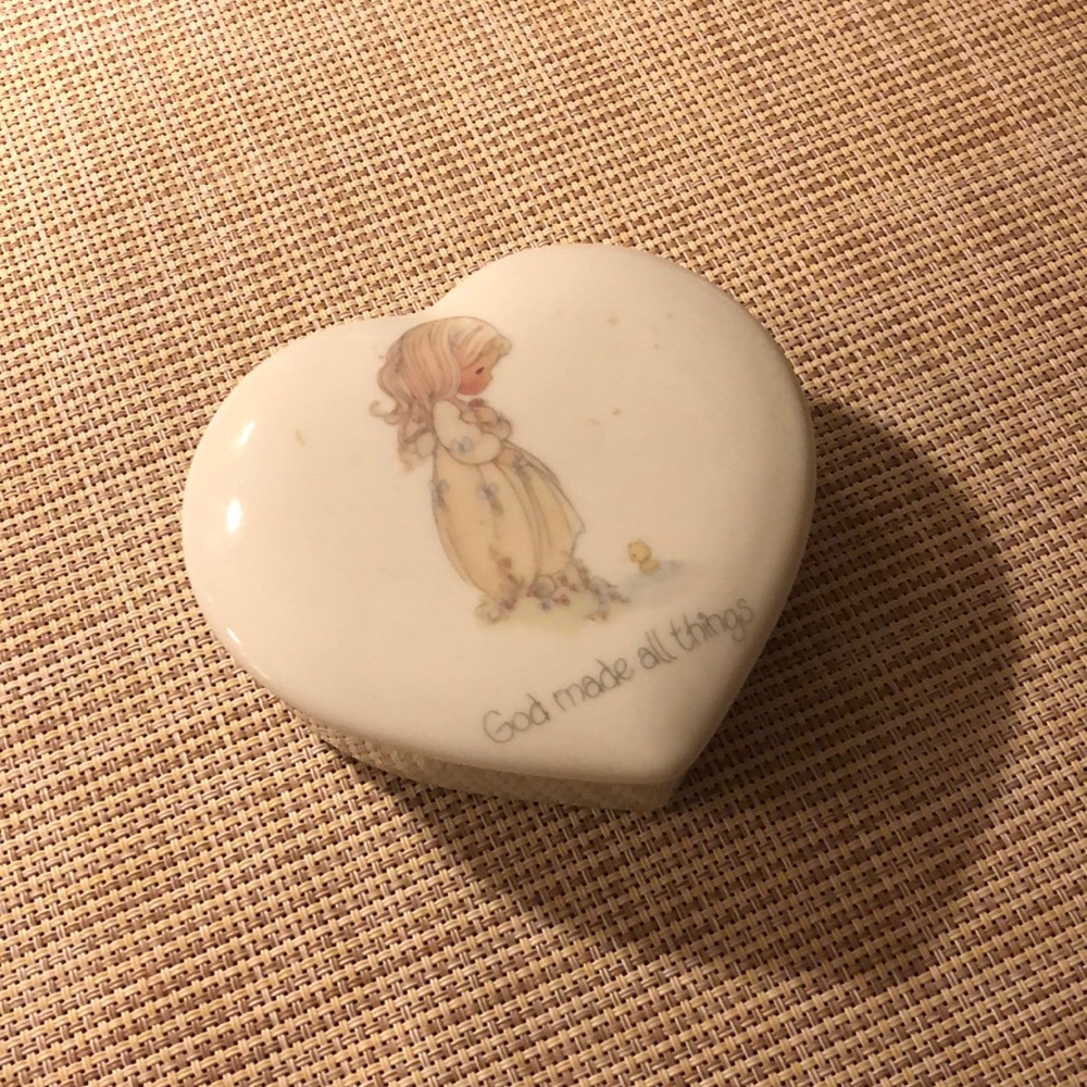 PETITE PORCELAIN CONTAINER
